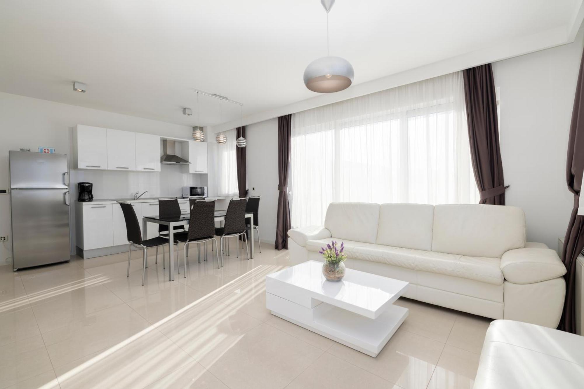 Apartment 3m *